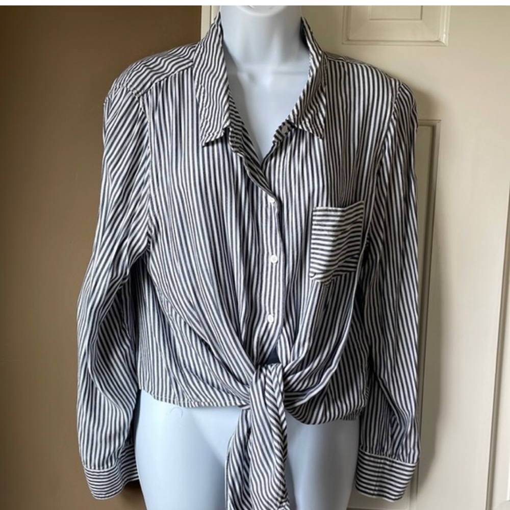 Vince Camuto sz Med Handkerchief blouse 🔥